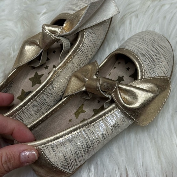Livie & Luca gold bow Mary Janes - Picture 7 of 7